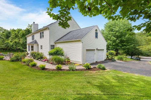 5 Daisy Ct, Northport NY  11768-2267 exterior