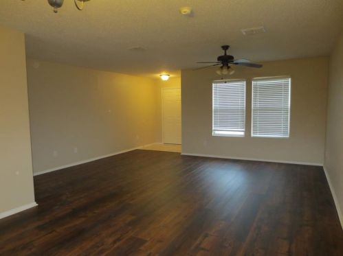 8008 Settlement Dr, Denton, TX 76210-7117