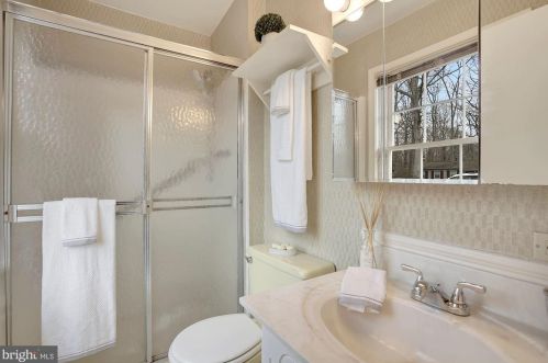 2509 Goldcup Ln, Herndon VA 20191-4220 exterior