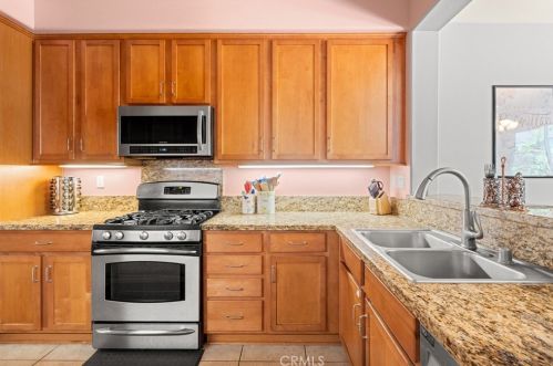 23860 Toscana Dr, Santa Clarita CA  91354-3015 exterior