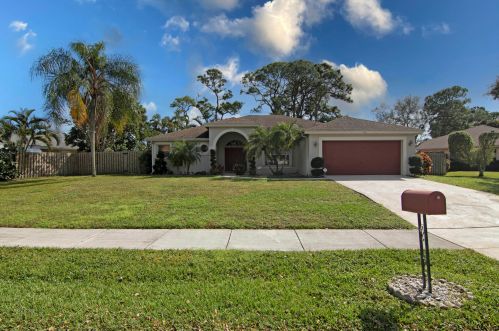 945 Sunflower Ave, Delray Beach FL  33445-1994 exterior