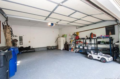 5 Cannondale Dr, Danbury CT  06810-7912 exterior