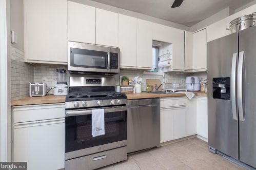 911 Clayton St, Wilmington DE  19805-5306 exterior