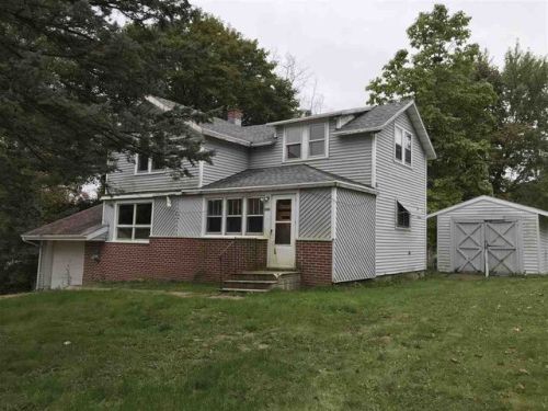 285 Ellefson St, Iola, WI 54945-9107