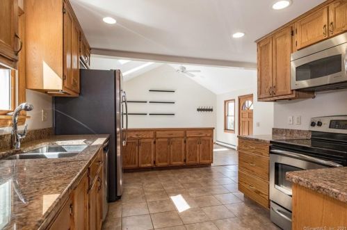 17 Brush Hill Rd, Lyme, CT 06371-3004