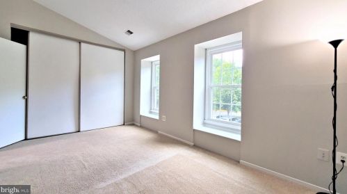 2324 Hunters Square Ct, Herndon VA  20191-2814 exterior