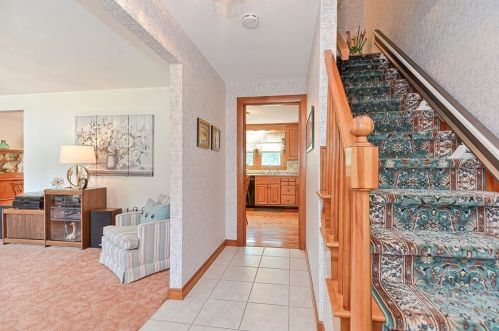 40 Scott Cir, Dedham, MA 02026-6423