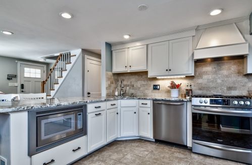 11 Macarthur Rd, Natick MA 01760-2937 exterior