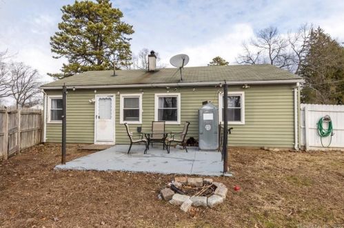 403 Litchfield Dr, Windsor Locks CT  06096-2040 exterior