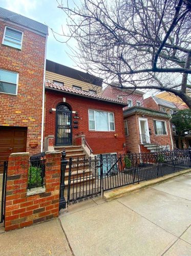 23-40 30th Dr, Long Island City, NY 11102-4030