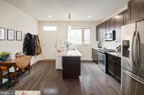 1315 20th St, Philadelphia, PA 19146-4642