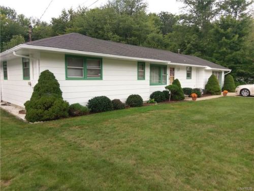821 Beach Rd, Angola NY  14006-8827 exterior