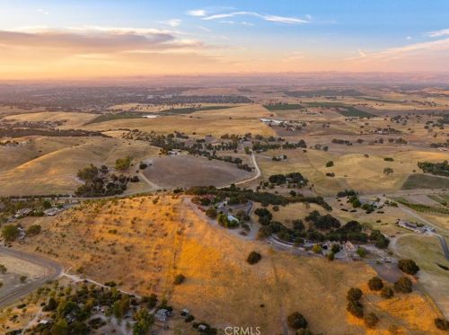 3310 Neal Spg Rd, Templeton CA  93465-9636 exterior
