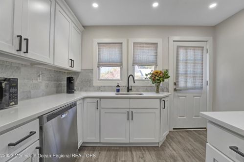 226 Davis Ave, Lacey NJ  08731-3519 exterior