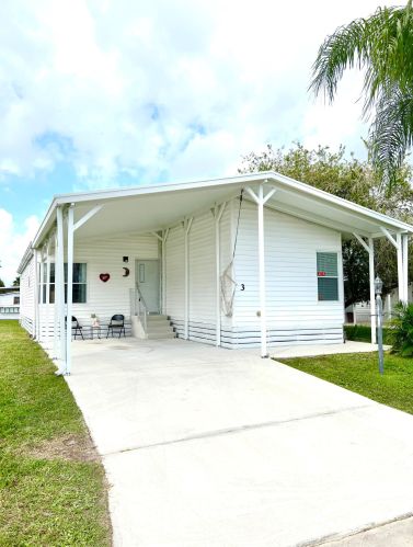 3 Las Olas Ln, Fort Pierce, FL 34952-8511