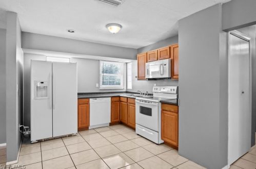 1026 36th Ter, Cape Coral FL  33914-5265 exterior