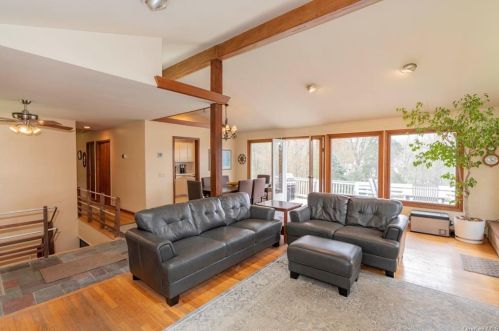 134 Dorothy Ln, New Hamburg NY  exterior