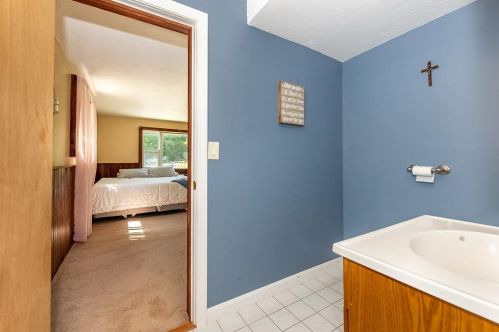 156 Raymond Rd, Deerfield NH  03037-1507 exterior