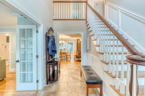 16 Smith St, Center Moriches, NY 11934-2524
