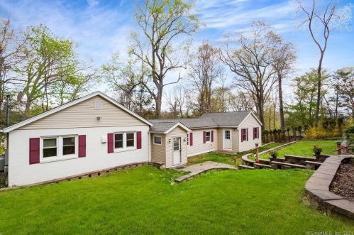 37 Candle Hill Rd, Danbury CT  06812-2409 exterior