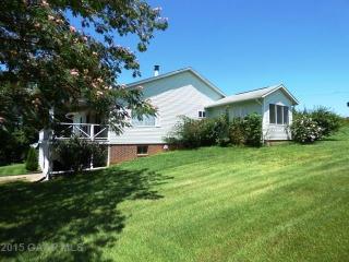 660 Ladd Rd, Fishersville, VA 22939-2608