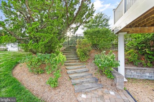 20906 Mcintosh Pl, Leesburg VA  20175-6372 exterior