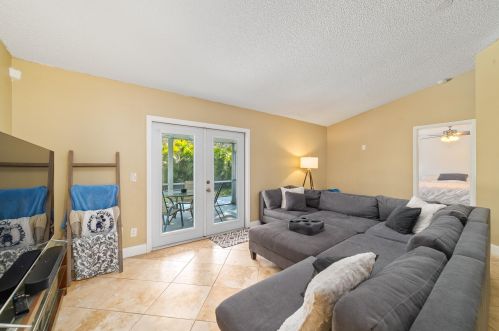 103 Arrowhead Cir, Jupiter, FL 33458-7304