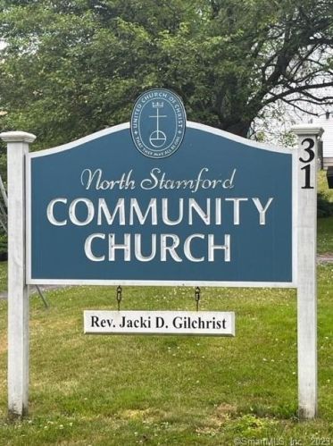 31 Cascade Rd, Stamford CT  06903-4228 exterior