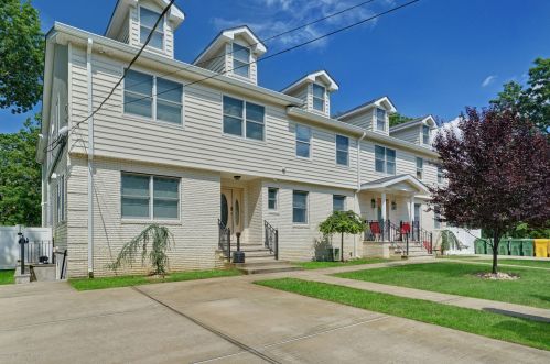 827 Woodland Dr, Lakewood, NJ 08701-3038
