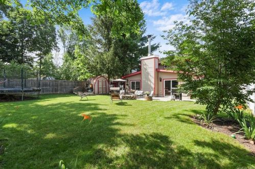 14 Utopian Pl, Airmont NY  10901-7715 exterior