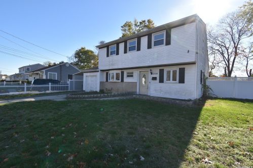 254 Jefferson Ave, Amityville NY  11701-2347 exterior