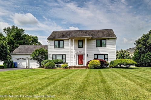 17 Green Meadow Dr, Tinton Falls, NJ 07724-2769