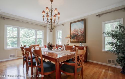 32 Carriage House Ln, Little Silver NJ  07739-1729 exterior