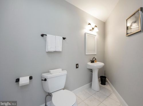 2015 School Rd, Pottstown PA  19465-8849 exterior