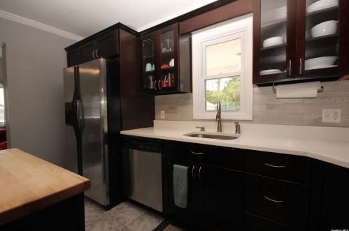 656 Sandra Ave, West Islip NY  11795-2524 exterior