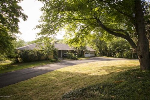 5552 Glenbrook Rd, Stroudsburg, PA 18360-7268
