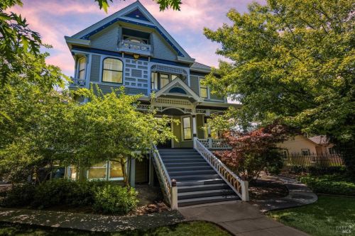 301 Buck Ave, Vacaville, CA 95688-3837