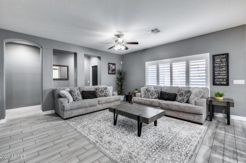 960 Chelsea Dr, San Tan Valley, AZ 85140-5659