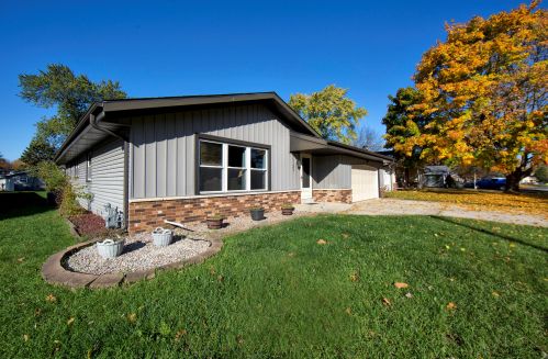 1127 Riverton Dr, Mukwonago, WI 53149-1031