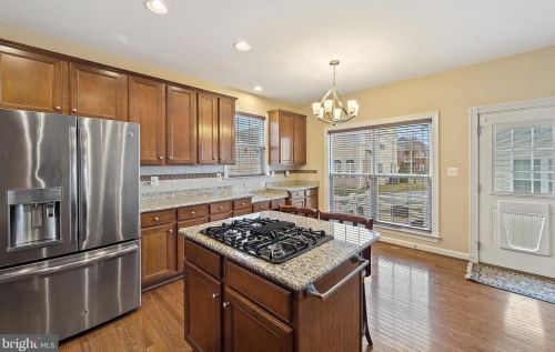 8168 Gilroy Dr, Lorton VA 22079-2936 exterior