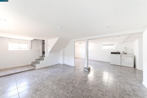 1301 60 Ave, Oakland CA 94621-3912 exterior