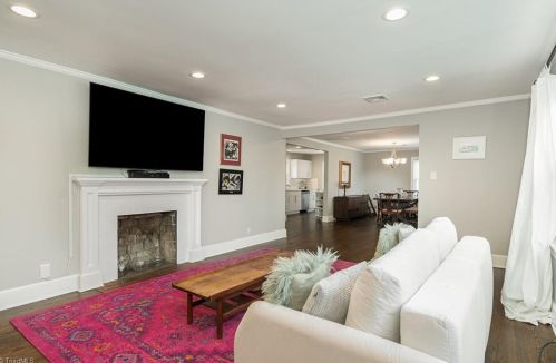 1701 Friendly Ave, Greensboro NC  27403-1238 exterior