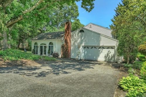 38 Hickory Dr, Camp Bell Hall, NY 10916-3328