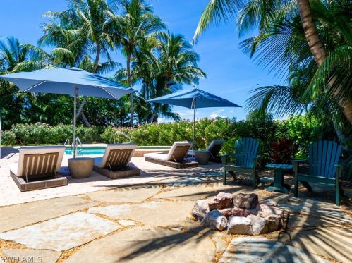 9027 Mockingbird Dr, Sanibel FL  33957-3609 exterior