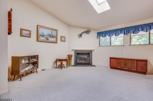 6 Summit Ct, Annandale NJ  08801-1501 exterior