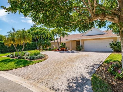 10 Sabre Ln, Naples, FL 34102-7937