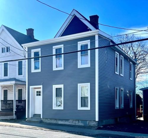 24 Prince St, Middletown, NY 10940-3948