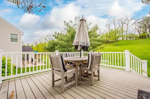 5802 Longview Cir, Bridgeville PA  15017-1277 exterior