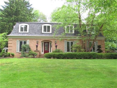 1060 Wade Ln, Oakmont, PA 15139-1255
