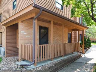 11027 Oregon Cir, Minneapolis, MN 55438-2450
